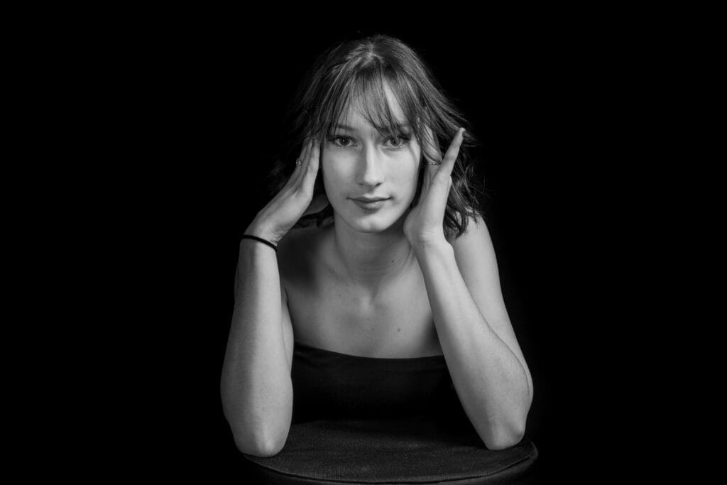 Photographie en studio à Tours sur fond noir → Germain Photographie