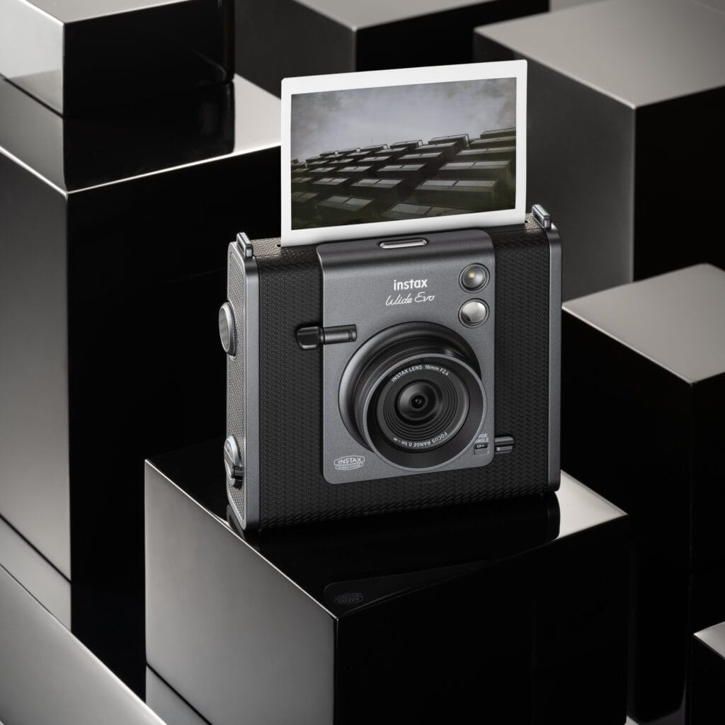 INSTAX Wide Evo disponible chez Germain Photo à Tours → Germain Photographie
