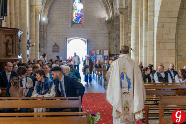 Reportage mariage : photographies à l'église d'Azay le Rideau près de Tours, par Olivier Pain