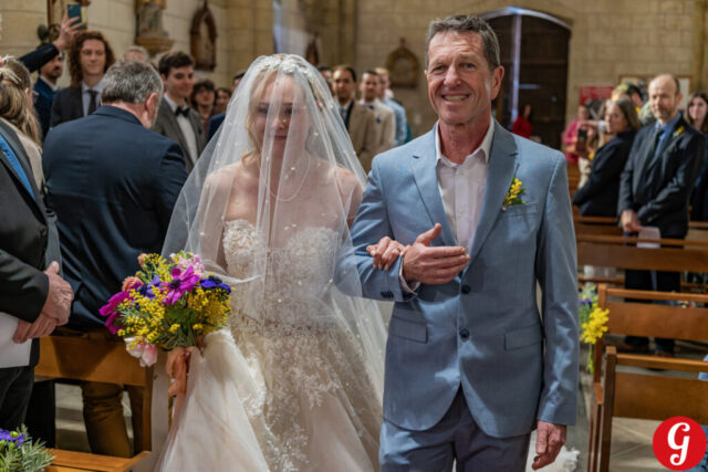 Reportage mariage : photographies à l'église d'Azay le Rideau près de Tours, par Olivier Pain