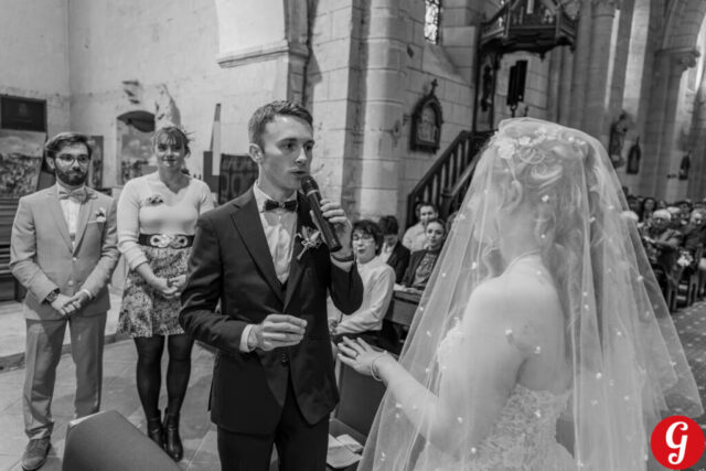 Reportage mariage : photographies à l'église d'Azay le Rideau près de Tours, par Olivier Pain