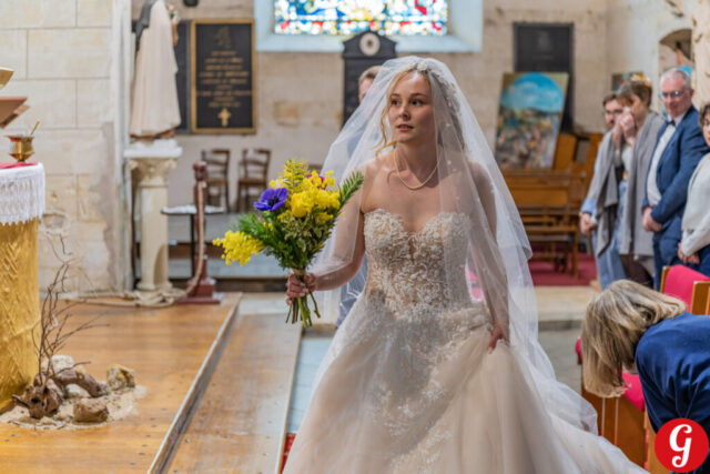 Reportage mariage : photographies à l'église d'Azay le Rideau près de Tours, par Olivier Pain
