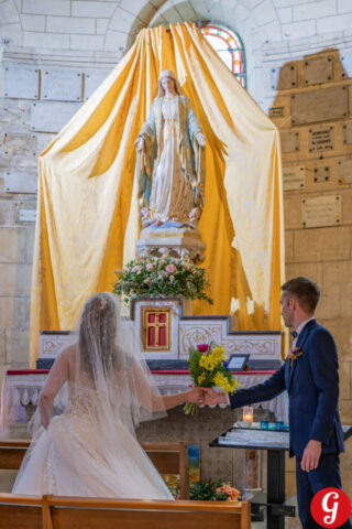 Reportage mariage : photographies à l'église d'Azay le Rideau près de Tours, par Olivier Pain