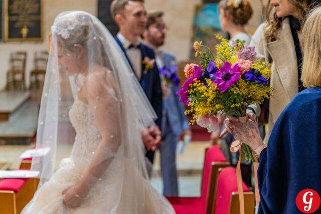 Reportage mariage : photographies à l'église d'Azay le Rideau près de Tours, par Olivier Pain